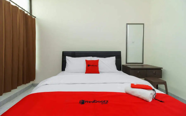 RedDoorz@ Cangkring street Cirebon