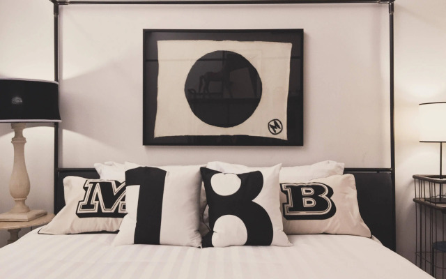 M Boutique Station 18