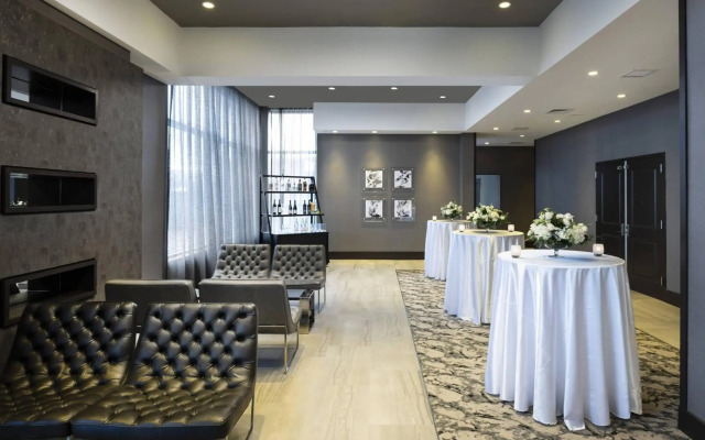 Renaissance by Marriott Boston Patriot Place Hotel