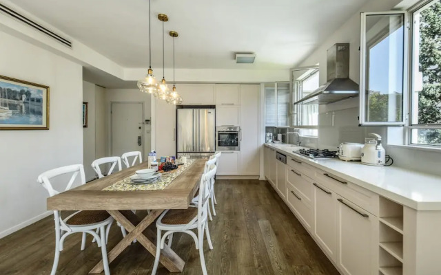 Stunning 2BR Apartment in Beeri