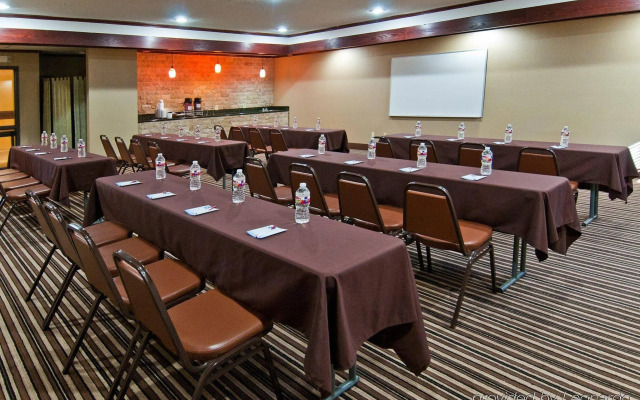 Quality Suites Addison - Dallas