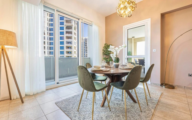 Palm Jumeirah - 2br - New Furnished - Next To Mall