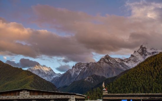 Adventure Yunsantai | Cloud Encounter Oxygen Snow Mountain View Luxury Lodging (Daocheng Yading) – Exterior – Daocheng