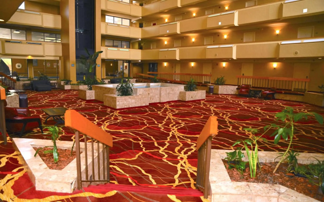 MCM Eleganté Hotel & Suites