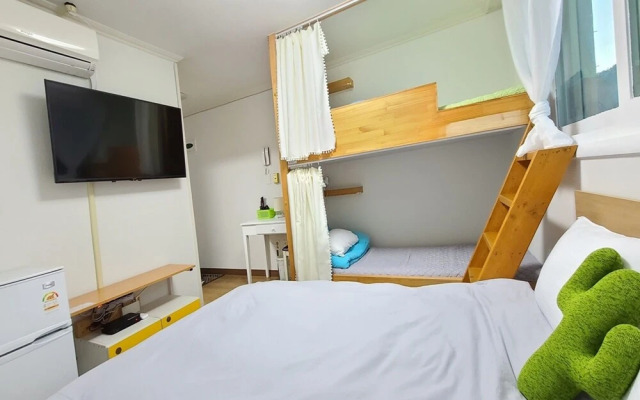 Tongyeong Slobbie Guest House