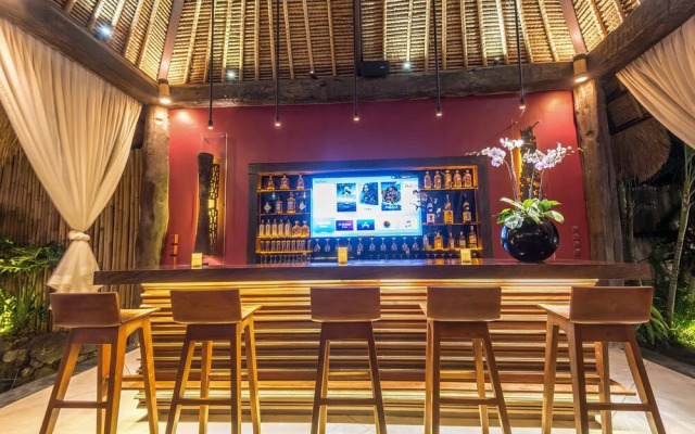 Villa Ku Tama by Villa Finder