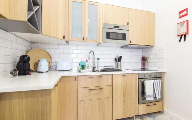 Beautiful 2BR high ceiling/50m from TimeOut market