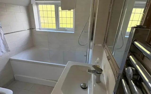 Large 8 Bedroom House in Edgbaston