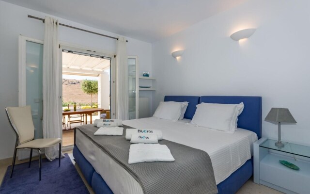 Inviting 8-bed Villa in Ermoupoli - Villa Blueros