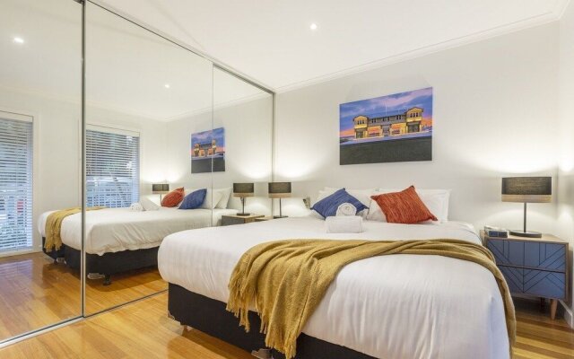 Tranquil Townhouse in Port Melbourne