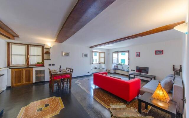 ALTIDO Colorful Flat for 5 close to Piazza De Ferrari