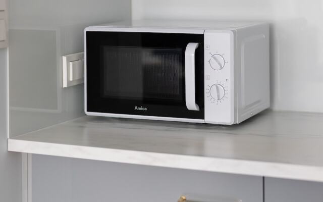 Roomy Apartment Grzybowska219 by Renters