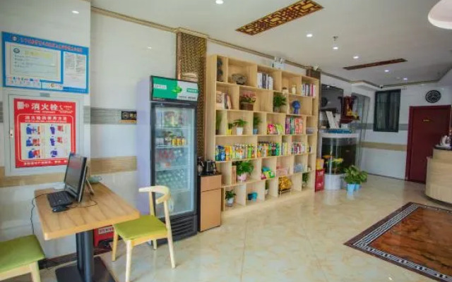 Junyi Chain Hotel (Nanjing South Railway Station Hongyun Avenue Subway Station)