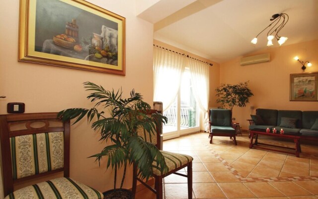 Beautiful Home in Labin With Wifi and 6 Bedrooms