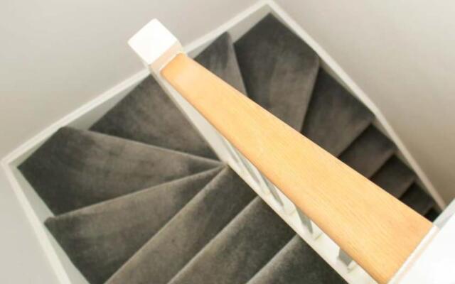 No11 Luxe Living Guest House-Sleeps 6-Family Friendly-Private Parking-Wifi-City-Beach
