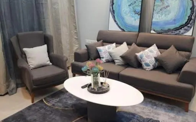 Modern 2-bedroom unit with pool and beach access
