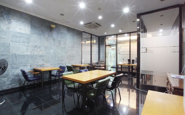 Noblesse Hotel
