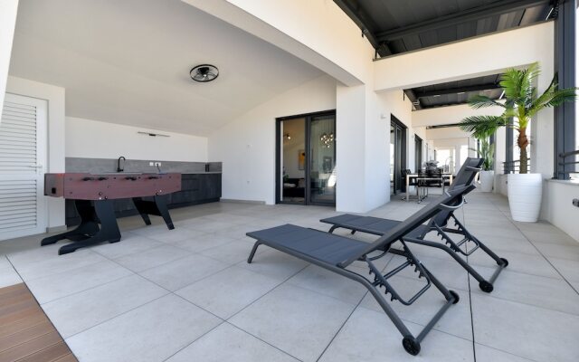 Berin Deluxe Penthouse with jacuzzi