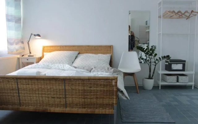 Apt 100 Prague