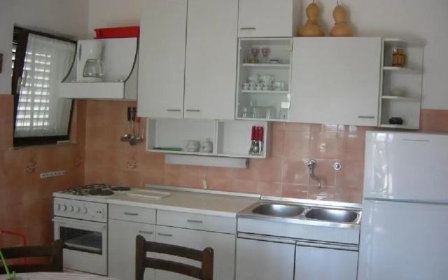 Nina - Free Private Parking - A3