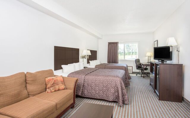 Super 8 by Wyndham Cedar Falls IA - University