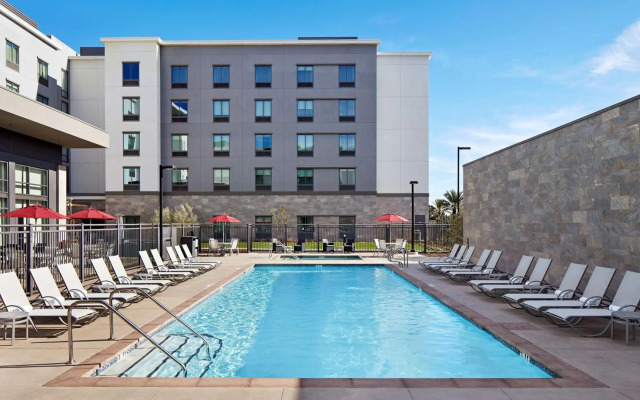 Hampton Inn Long Beach Airport