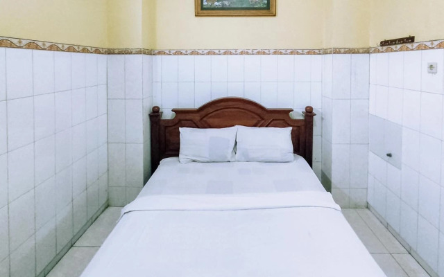 Hotel Shinta 1 near Stasiun Kertosono