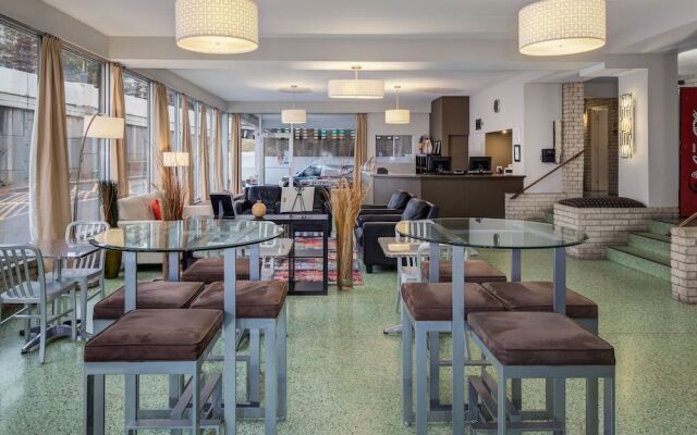 Americana Hotel
