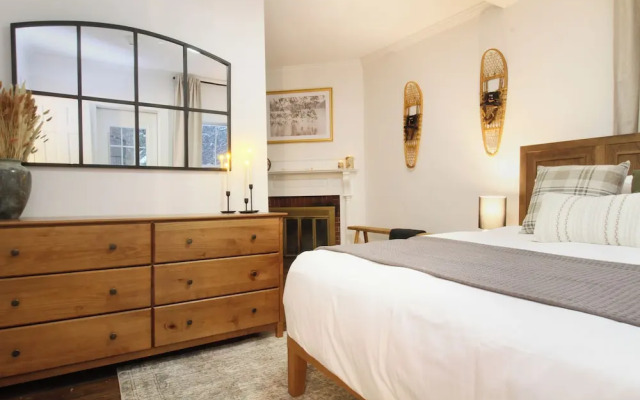 The Aurora Inn & Cottages