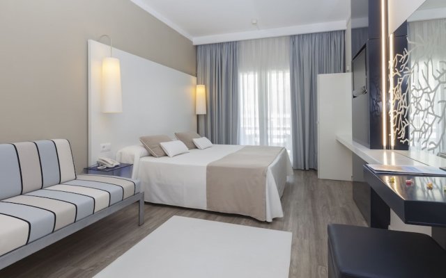 Logis Hotel Canyelles Playa