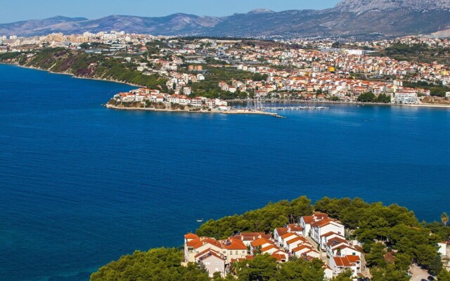 Awesome Apartment in Podstrana With Wifi