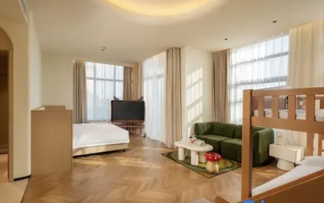 Yishu Waterfront Hotel