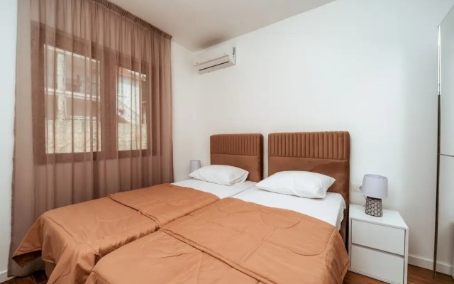 Uphill Glavanovic Pool Villa