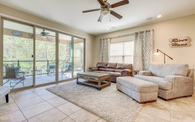 'rio Vista' Condo: Direct Guadalupe River Access!
