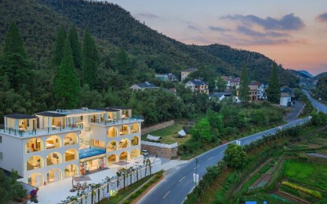 Romantic B&B (Yunshang Grassland Branch)
