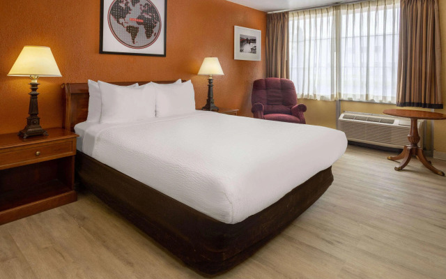 Ramada by Wyndham Rome / Verona