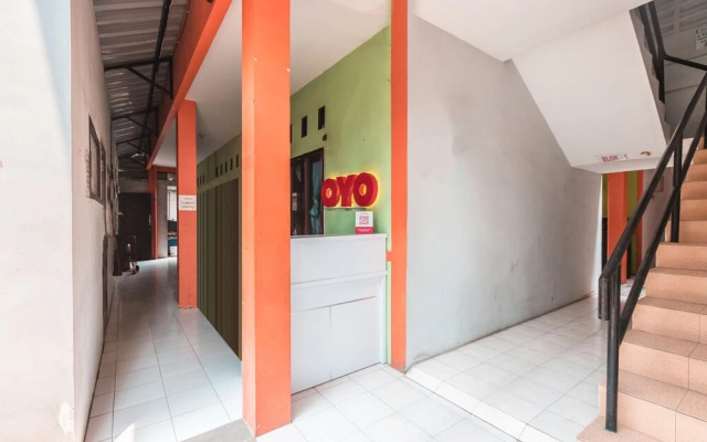 OYO Living 1756 Amira Guest House