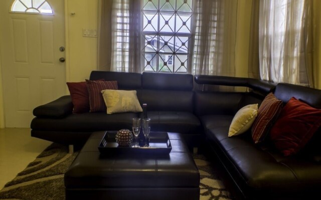 N2N Suites - Ochio Rios Vacation Home