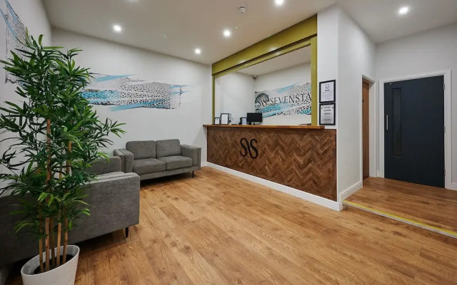 Host Stay Deluxe Studio for Two Sevenstay Apartments