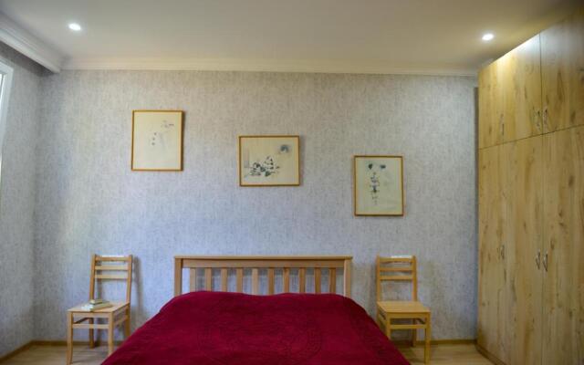 Surami Guest House - სახლი სურამში