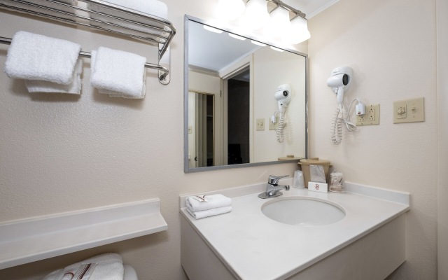 Red Roof Inn & Suites Hazleton