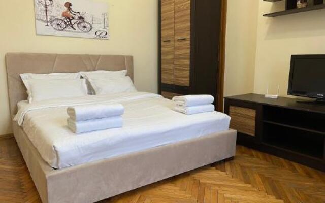 Avangard LChin*B Apartment