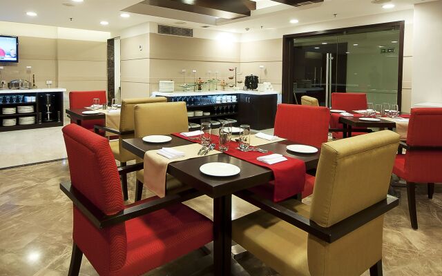 Golden Plaza Hotel