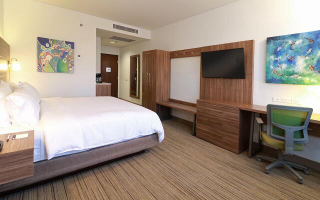 Holiday Inn Express And Suites Ensenada Centro by IHG