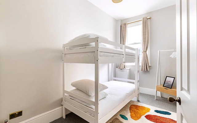 Lovely Bishops Park Flat