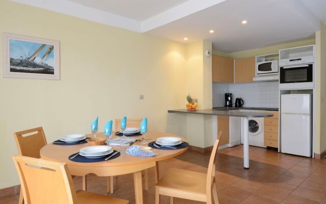 Semi-Detached Holiday Home in Green Surroundings