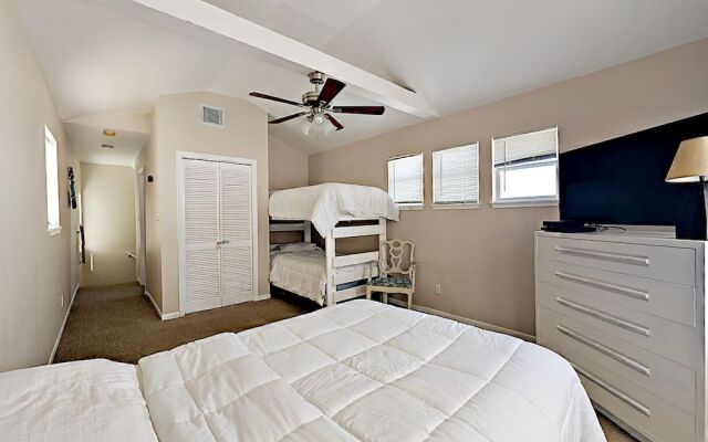 19 Hilltop House by RedAwning