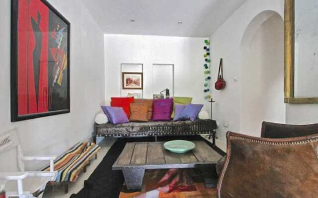 Villa With 4 Bedrooms in Maussane-les-alpilles, With Wonderful Mountai