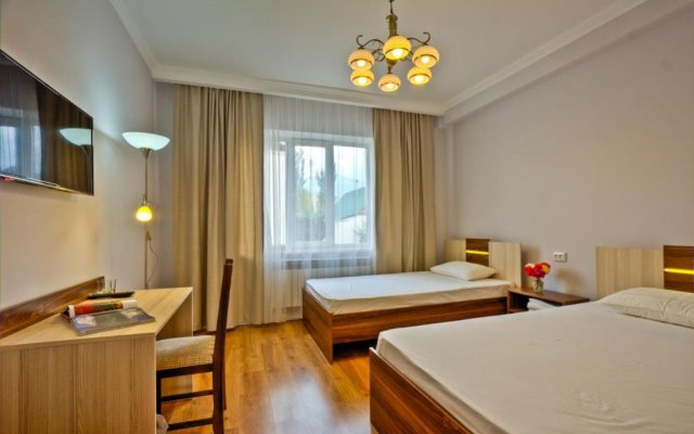 Green Yard Hotel