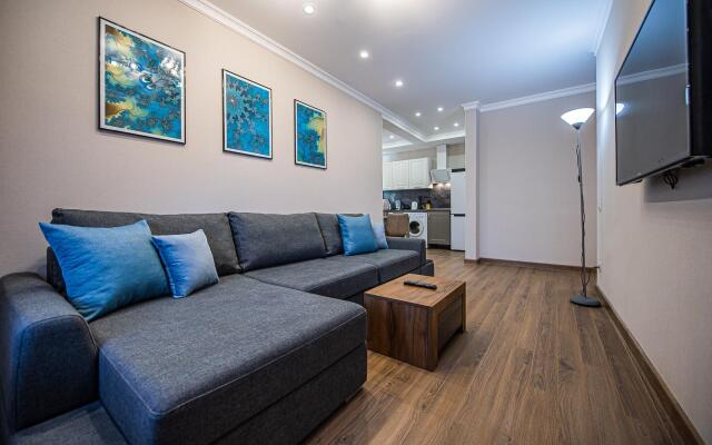 Пять Звезд на Ленина 38